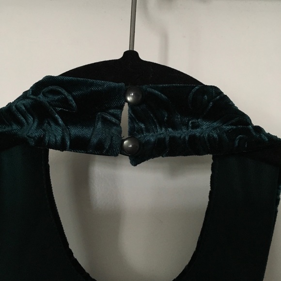 Teeze me junior’s green velvet dress 👗 - Picture 7 of 8